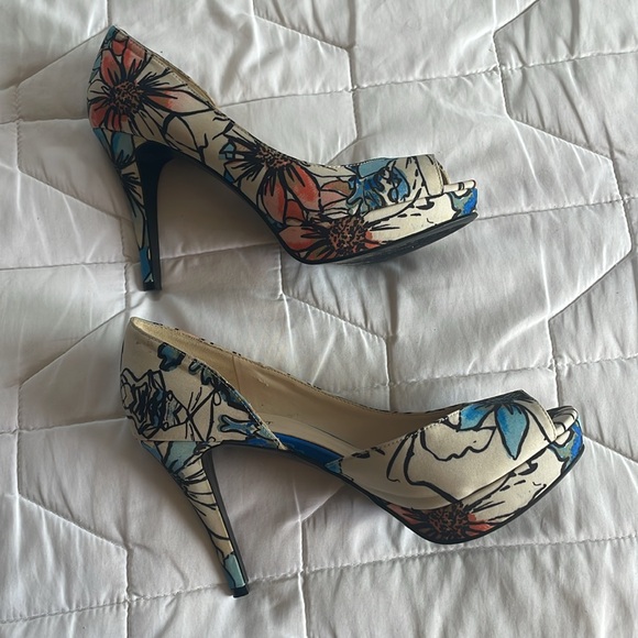 Nine West peep toe heels. - Picture 4 of 6